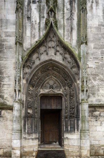 Chaumont, Basilica of St-Jean-Baptiste, portal on the south transept