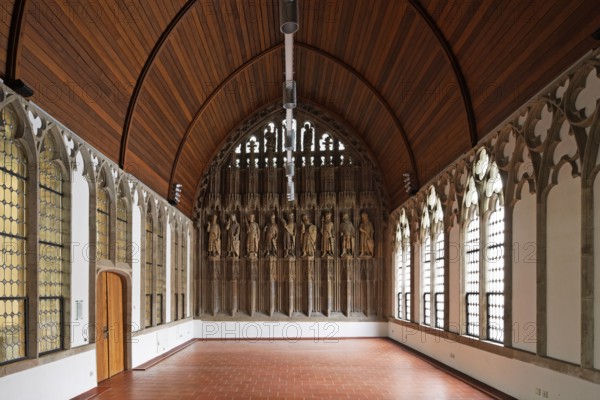 Hansa Hall, southern end wall with Gothic mural and the so-called Nine Good Heroes