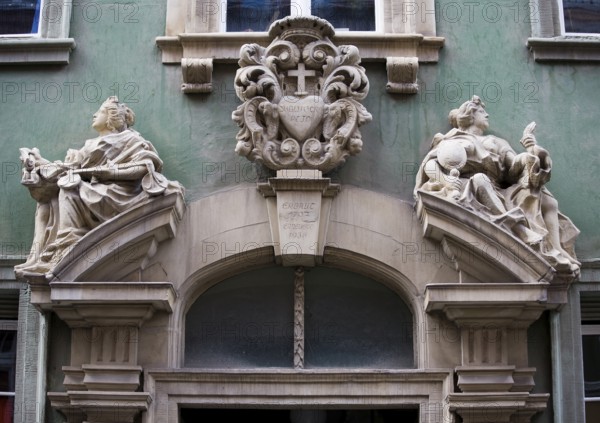 Halle/Saale, Ulrichstraße 7 Portal crowning from 1707