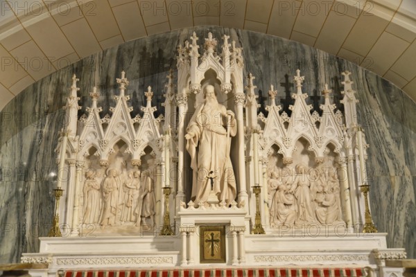 Saint Patrick's Old Cathedral or Old St. Patrick's, Lower Manhattan, Altar with marble statue and