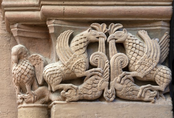 Mainz, St Martin's Cathedral, capitals south of the east choir, battle of four griffins