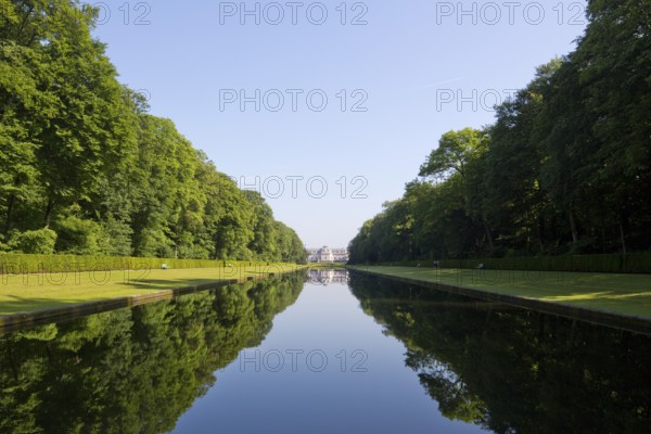 Castle park, view over the mirror pond to the castle