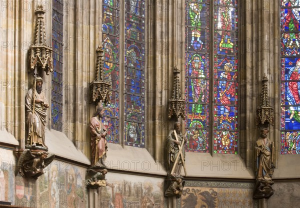 Choir hall, figures of saints with angel consoles on the north wallAngel with lute as console under
