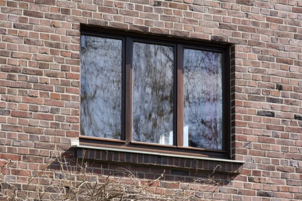 Former Steinert House, built in 1929 by Hans Poelzig, windows on west side with original colour