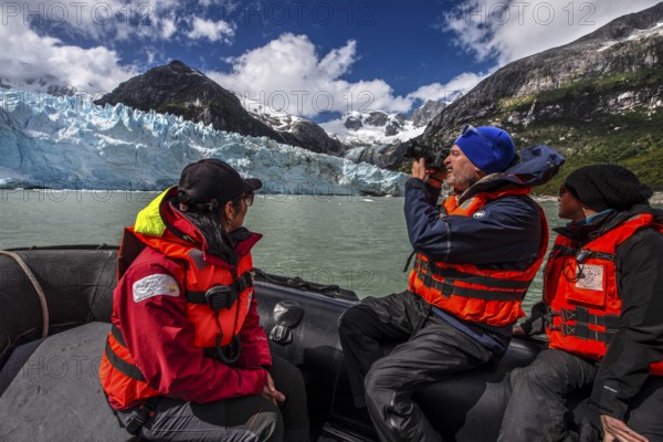 Excursion by Zodiac from the cruise ship Ventus Australis to the Porter Glacier, Cordillera Darwin,