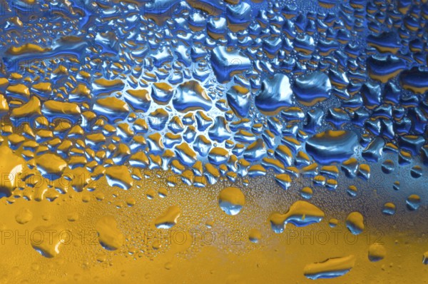 Pattern of water droplets condensate water on glass bottle surface 18/12/2008