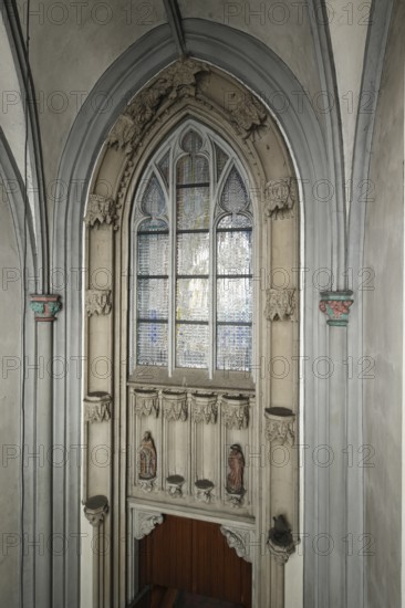 North portal, St., Saint, Saint