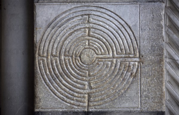Lucca, cathedral, relief of a maze on the southern pillar of the porch
