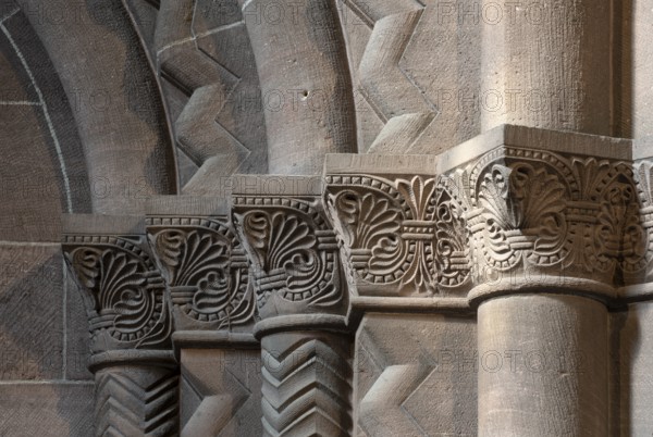 Worms, St Peter's Cathedral, west choir, capital band