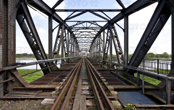Barby (Elbe) railway bridge 68897 Built 1875-77 in the course of the so-called KANONENBAHN