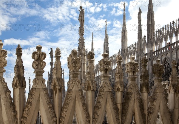 Roof zone in the area of the transept with wimpergen buttresses and 19th century branch, St.,