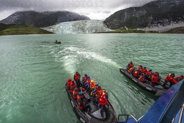 Excursion by Zodiac from the cruise ship Ventus Australis to the Porter Glacier, Cordillera Darwin,