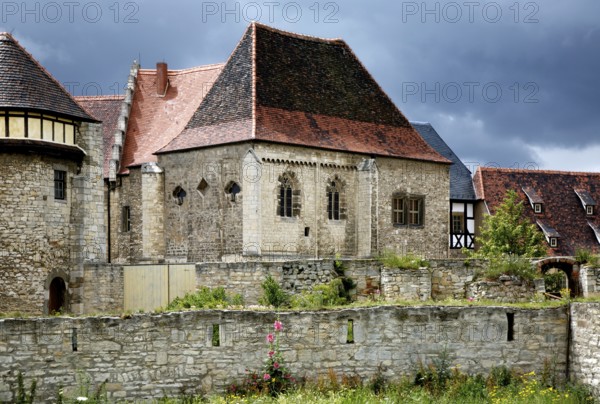 Double chapel, centre column, Saint, Saint