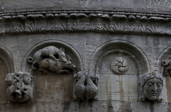 Main apse, hunting frieze, southern third, hound beats boar, St., St., Saint