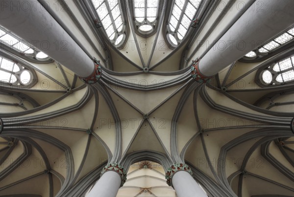 Choir aisle, view into the vault with chapel wreath, St., Sankt, Saint