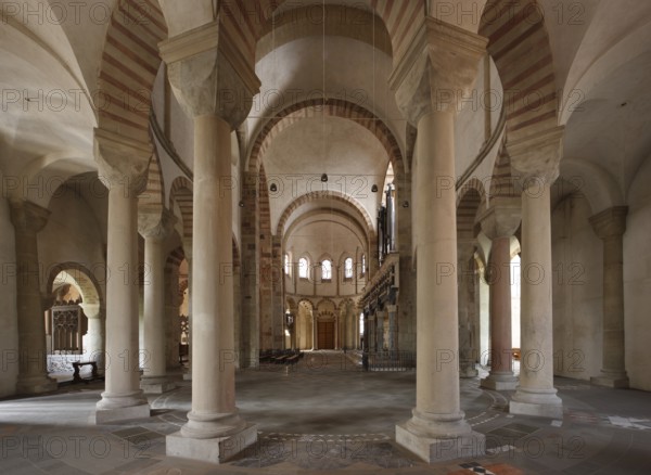 View from the north through the cloverleaf choir, St., Sankt, Saint
