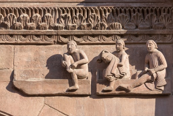 Basel, Cathedral (Basel Minster), Northern transept, Galluspforte, Resurrectionists dressing