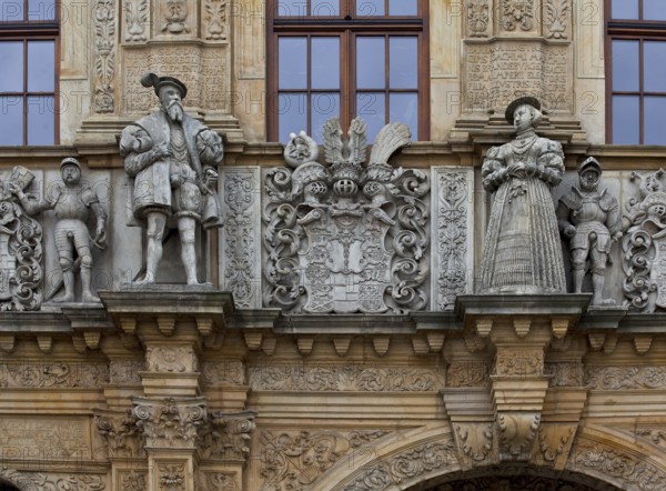 Begun in 1544, above the passageway figures of Duke George II and Barbara of Brandenburg