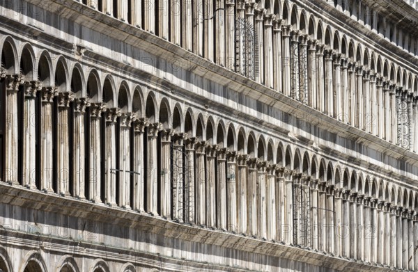 Venice, St Mark's Square (Piazza San Marco), Old Procuraties (Procuratie Vecchie), façade