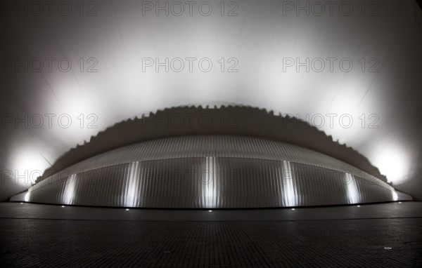 City of Arts and Sciences (cat./val. Ciutat de les Arts i de les Ciències), cinema L'Hemisfèric (el