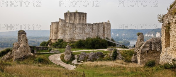 Fortress built by Richard the Lionheart in 1196-98, demolished in 1450, shield wall from the