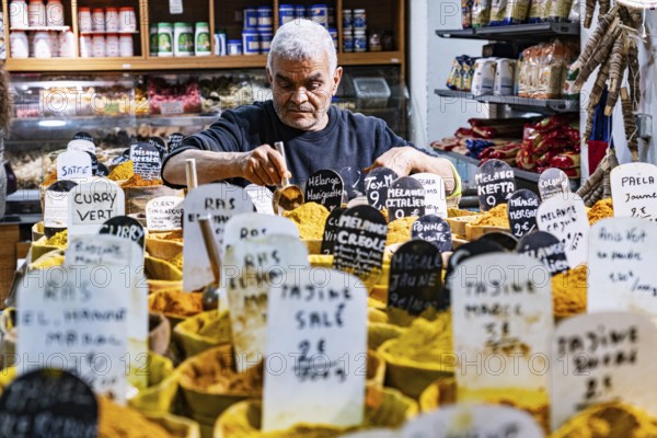 Seller, spices, shop, oriental spice trade in Noailles, Marseille, France, Europe