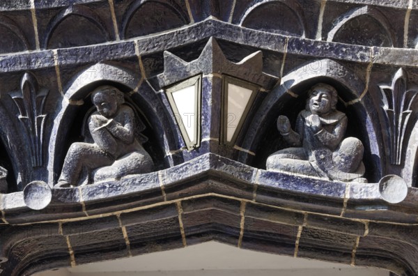 1927-1929, Ernst and Günther Paulus, west portal, detail of figures and lamp, St., Sankt, Saint