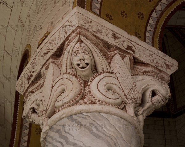 Capital of a column in the ambulatory, St., Sankt, Saint