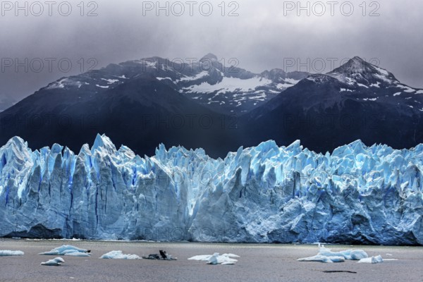 Perito Moreno Glacier, glacier tongue, glacier break, Los Glaciares National Park, Santa Cruz,
