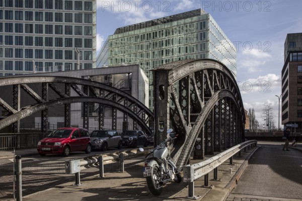 Hamburg, Speicherstadt built between 1883 and 1927, Poggenmühlenbrücke to the harbour city