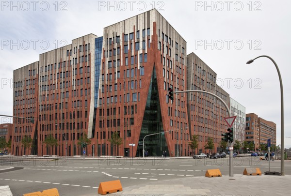 SUMATRAKONTOR in the harbour city, street fronts, designed by Erick van Egeraat, completed in 2011