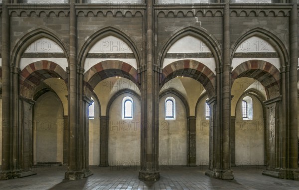 Magdeburg Kloster Unser Lieben Frauen 3684 Church interior south nave arcade from north Detail, St
