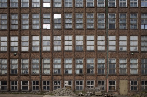 Former hosiery factory VEB Feinstrumpfwerke Oberlungwitz, now ROGO Strumpfwerke GmbH, facade