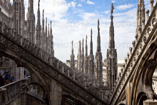 Roof zone in the area of the transept with wimpergen buttresses and 19th century branch, St.,