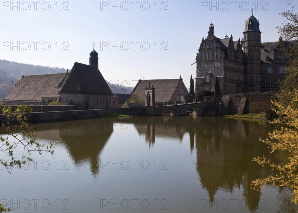 Hämelschenburg b Hameln Castle of the Klencke family 75134 left Castle church 1563 centre Barn in
