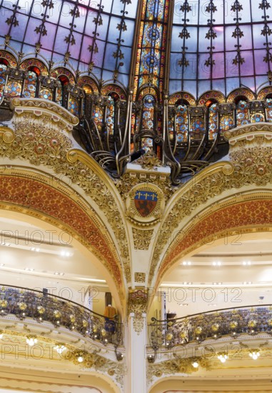 Large hall, dome detail