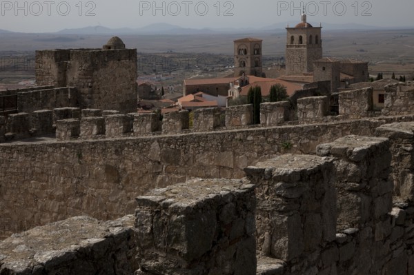 View to the towers of the upper town in the centre Tower of Santa María la Mayor