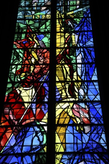 Stained glass window by Jacques Villon in the sacrament chapel of the Gothic Saint-Étienne