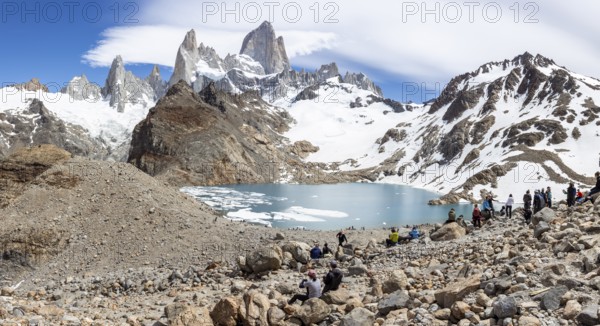 Lagoon de los Tres in front of Mount Fitz Roy, Laguna de los Tres Trail, Mount Fitz Roy, El