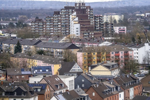 Residential tower block from 1972, Biegerhof, 261 flats, called Affenfelsen, in Wannheim, in front