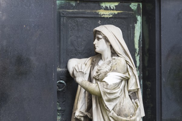 Figure of a praying woman at a historic grave, cemetery of the Emmaus Church in Kaditz, Dresden,