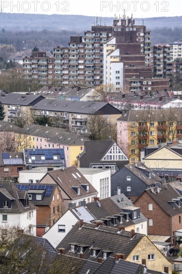Residential tower block from 1972, Biegerhof, 261 flats, called Affenfelsen, in Wannheim, in front