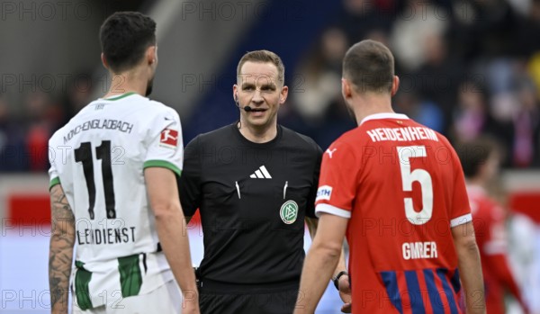 Referee Sören Storks admonishes Tim Kleindienst Borussia Mönchengladbach BMG (11) and Benedikt