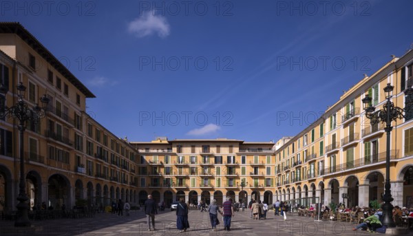 People, tourists in the Plaza Mayor, Plaça Major, Palma de Majorca, Majorca, Balearic Islands,