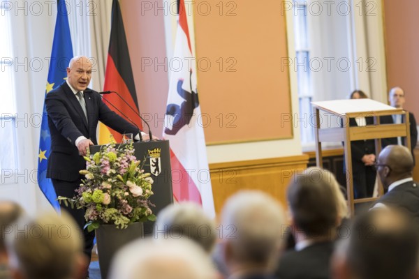 Kai Wegner (Governing Mayor of Berlin) delivers the laudatory speech in front of Friede Springer is