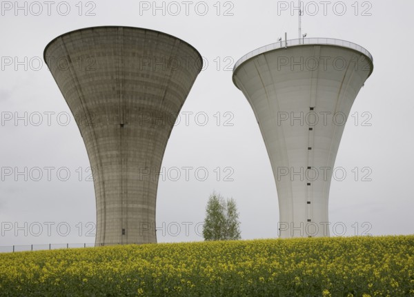 Bresse, 2 identical water towers next to each other in the rape field