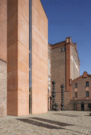 View of the south side, entrance side of the Küppersmühle Museum
