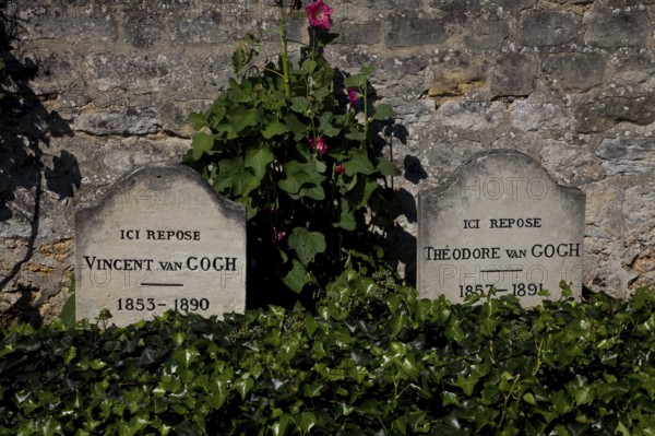 Gravestones of the painter Vincent van Gogh and his brother Theodor, arranged in this way since