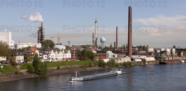 View of Alt-Homberg and the industrial plants of Thyssen-Krupp and Sachtleben Chemie from the A40