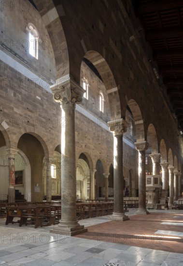 Lucca, San Frediano, view from the north aisle to the south-west towards the choir